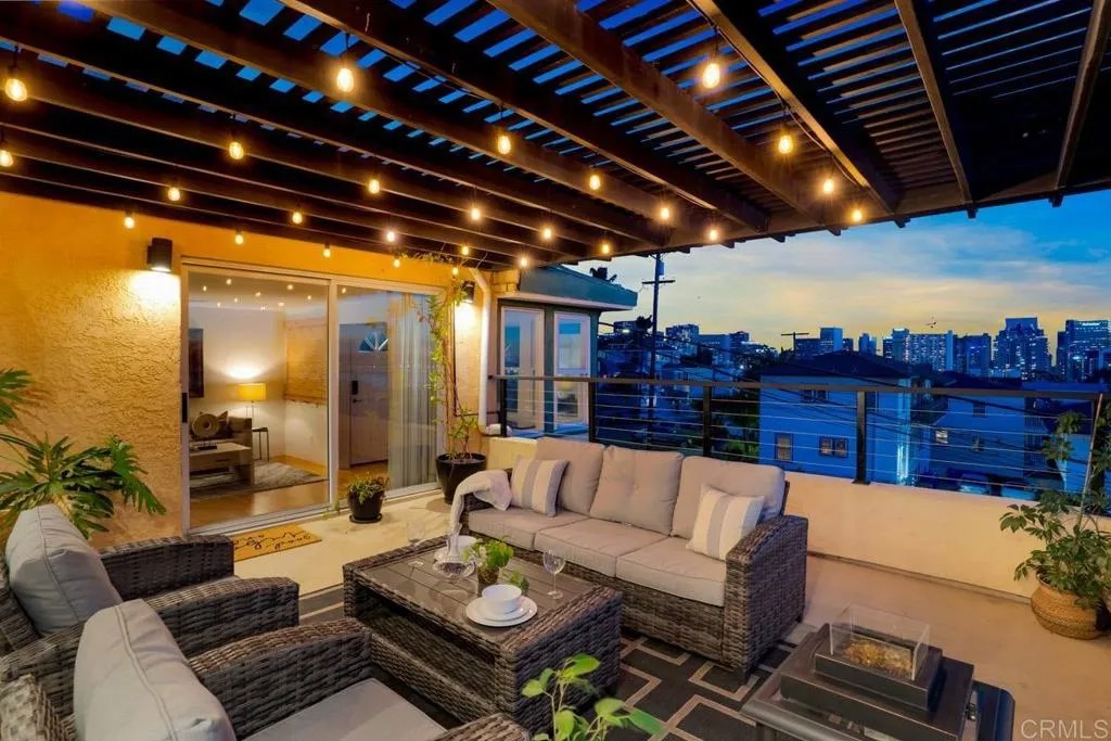 2204 Albatross Street