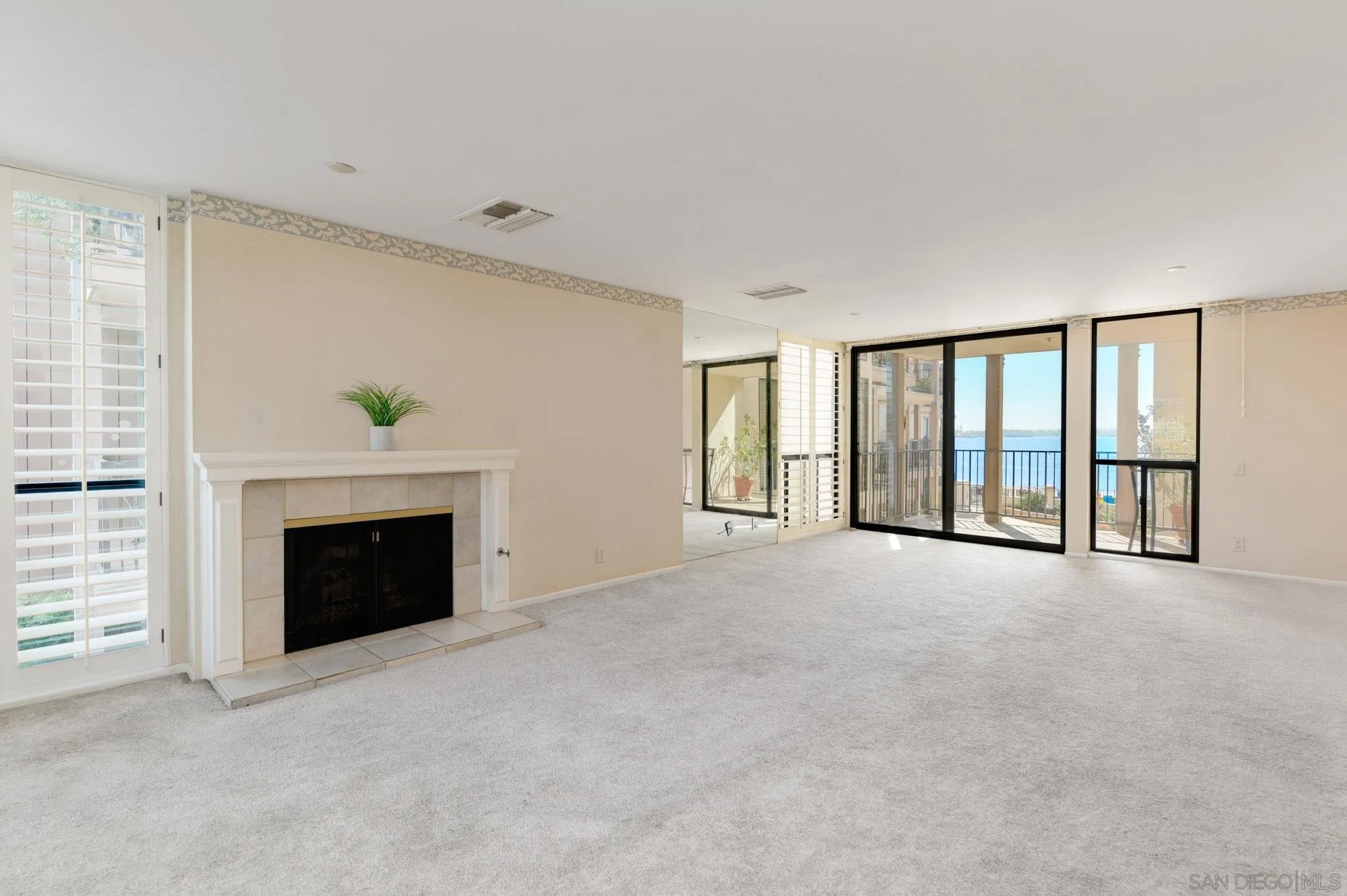 1125 Pacific Beach Dr 204