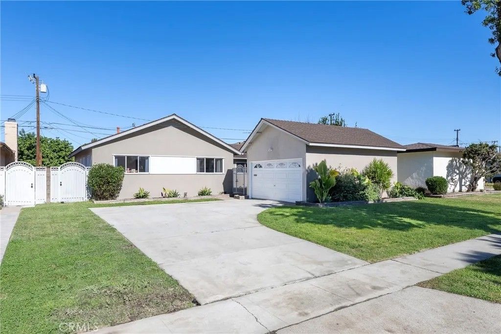 Photo of 1343 W Oak Ave, Fullerton, CA 92833 (MLS # PW26014404)