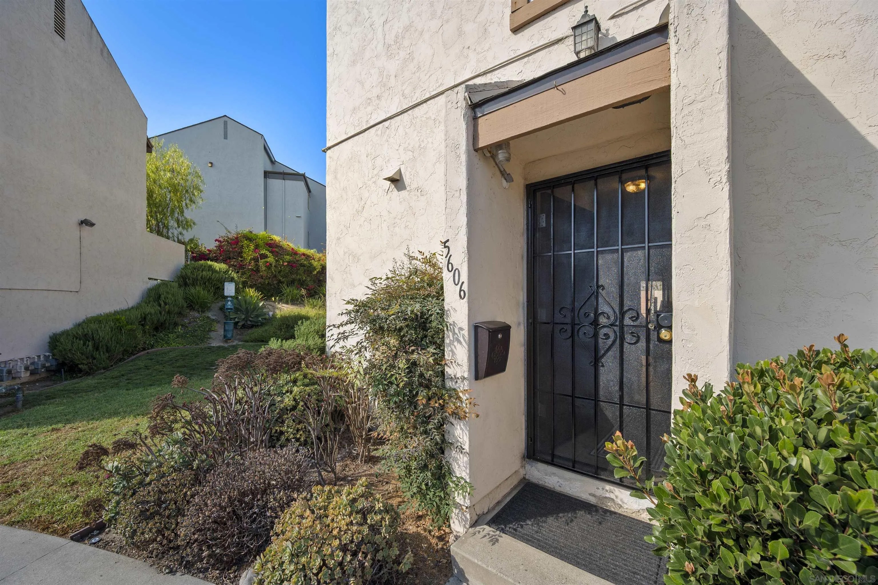 5606 Caminito Roberto