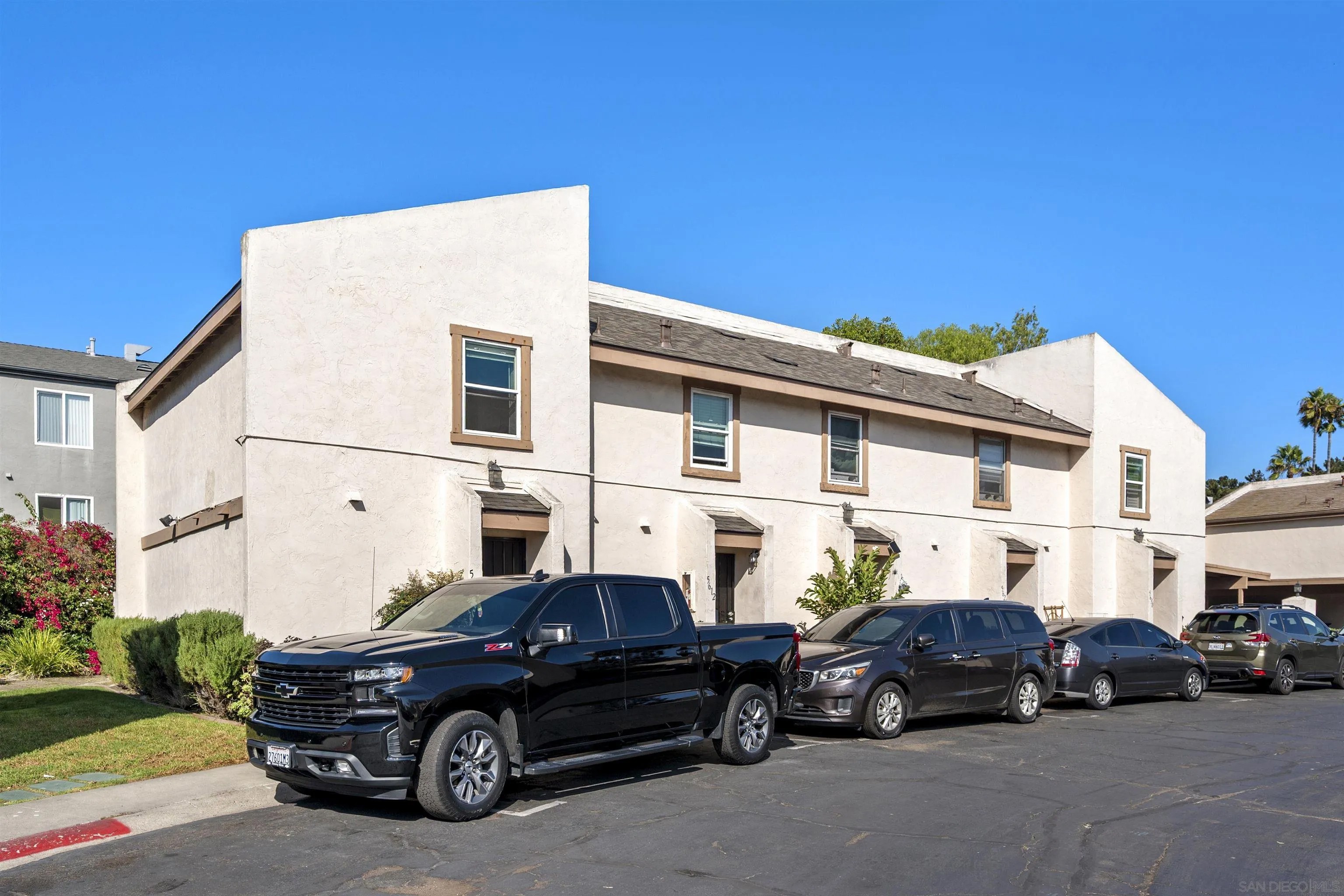 5606 Caminito Roberto