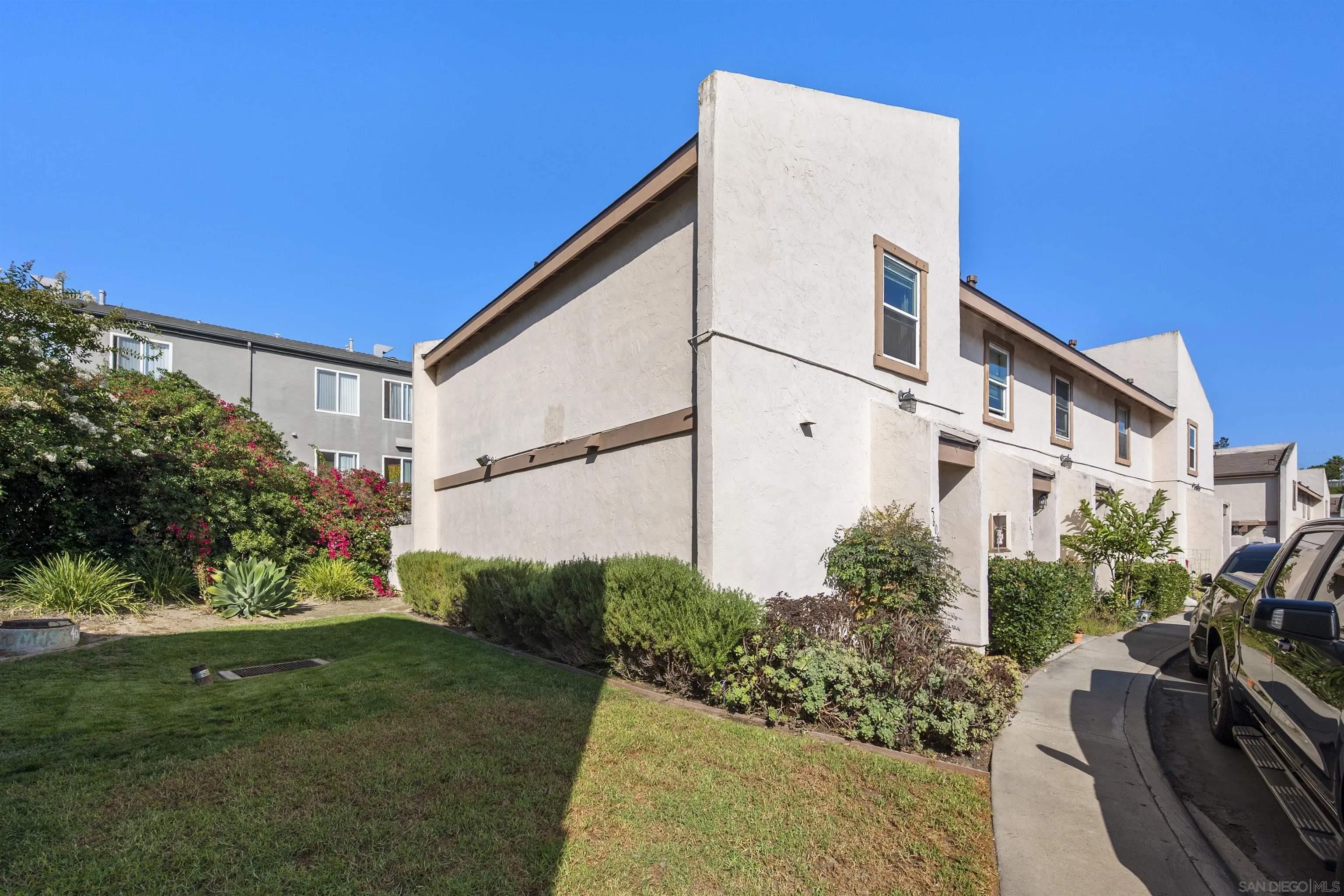 5606 Caminito Roberto