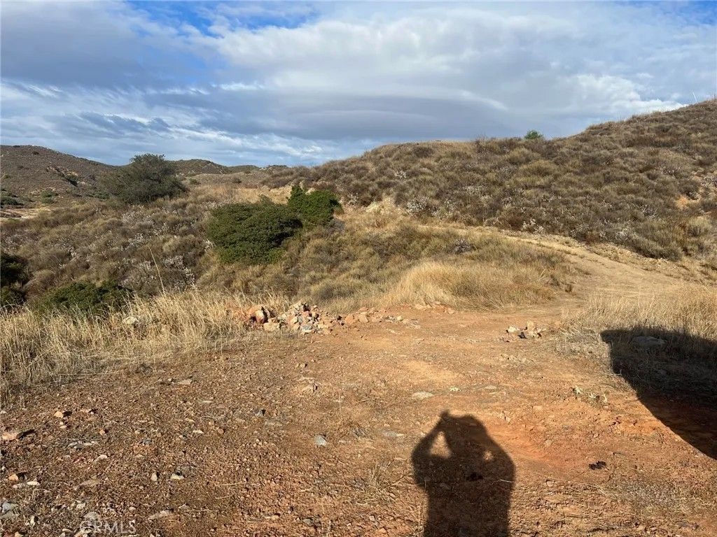 Photo of 995 Via Feliz, Murrieta, CA 92562 (MLS # SW25220290)