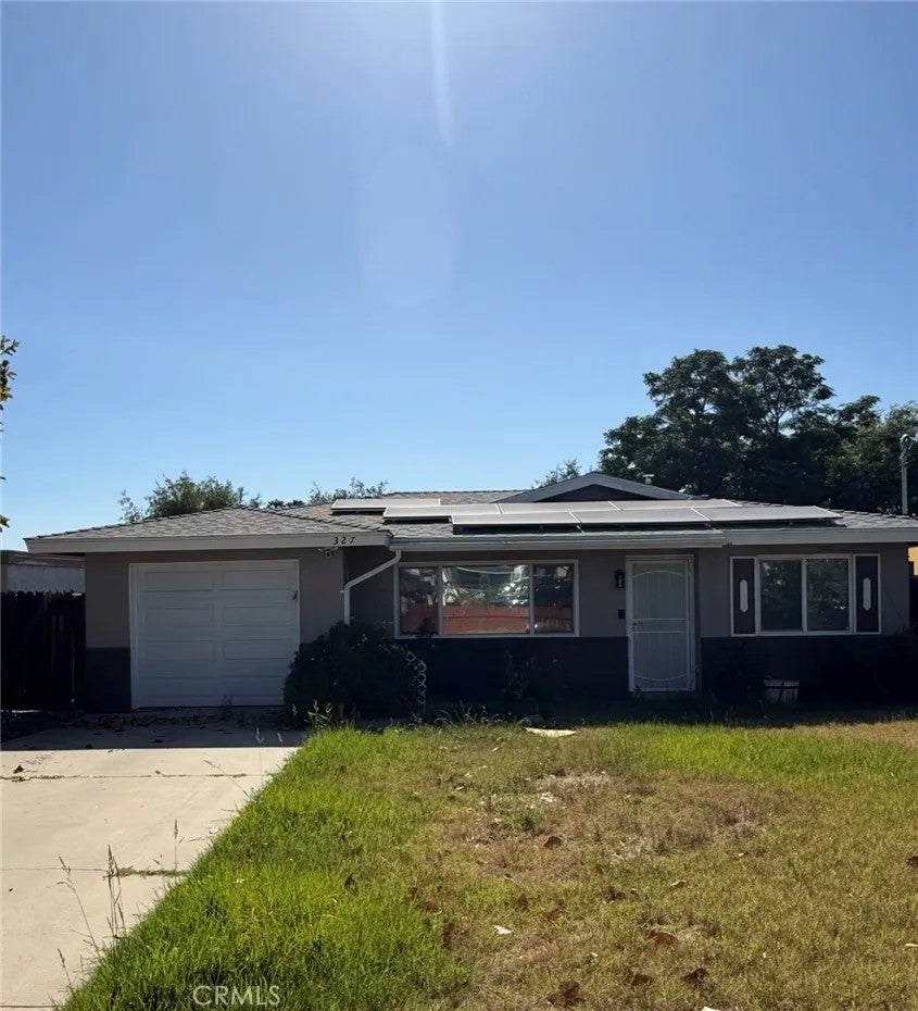 Photo of 327 S Gilbert ST, Hemet, CA 92543 (MLS # CV26119609)