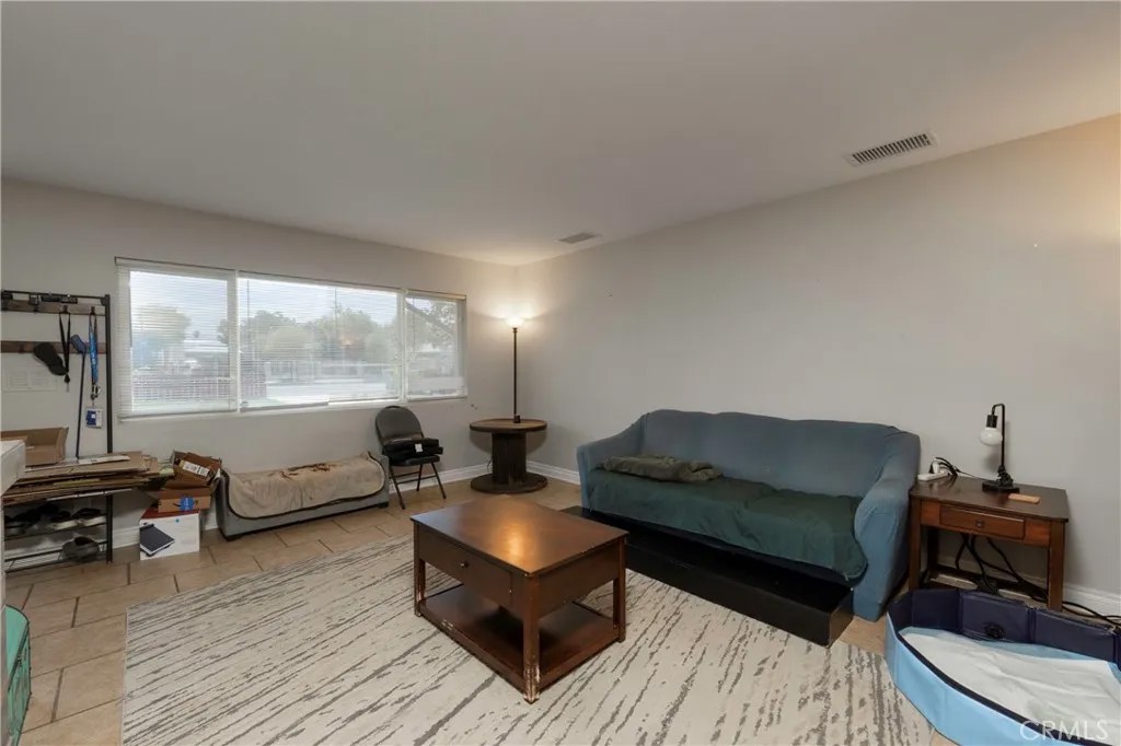 327 S Gilbert