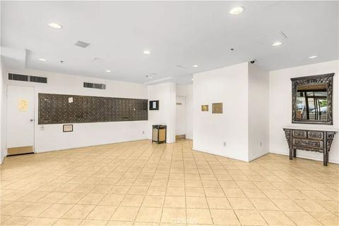 Tiny photo for 421 S La Fayette Park Place #624, Los Angeles, CA 90057 (MLS # TR25249309)