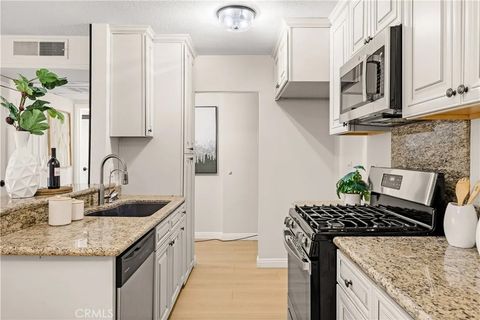 Tiny photo for 421 S La Fayette Park Place #624, Los Angeles, CA 90057 (MLS # TR25249309)
