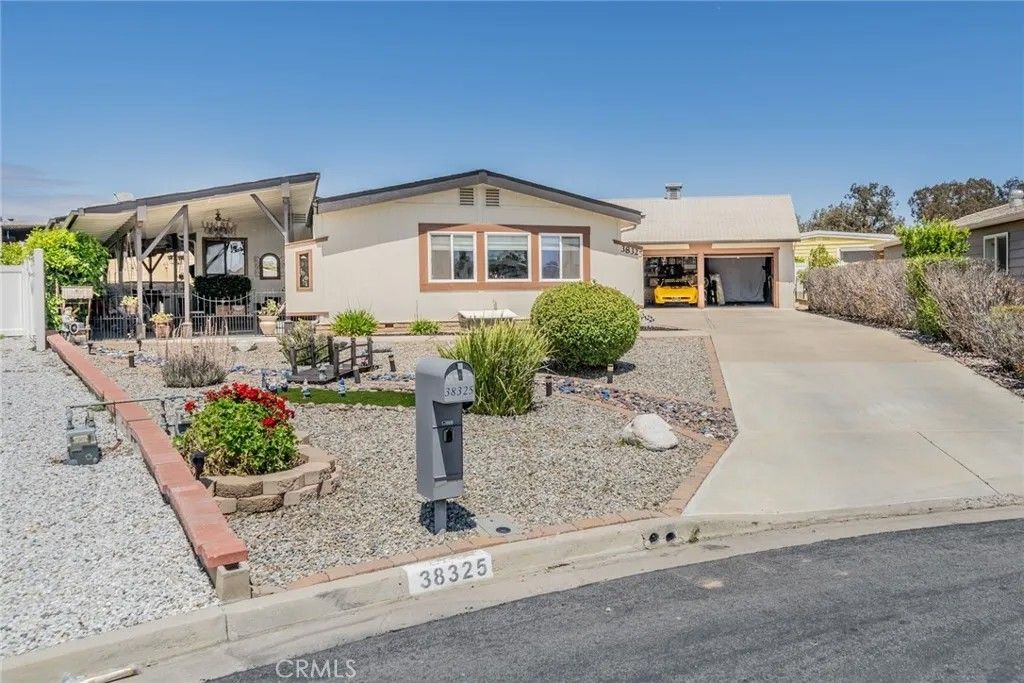 Photo of 38325 Via Ventoso, Murrieta, CA 92563 (MLS # MB26089472)