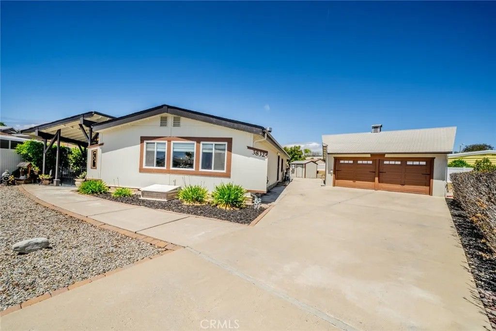 Photo of 38325 Via Ventoso, Murrieta, CA 92563 (MLS # MB26089472)