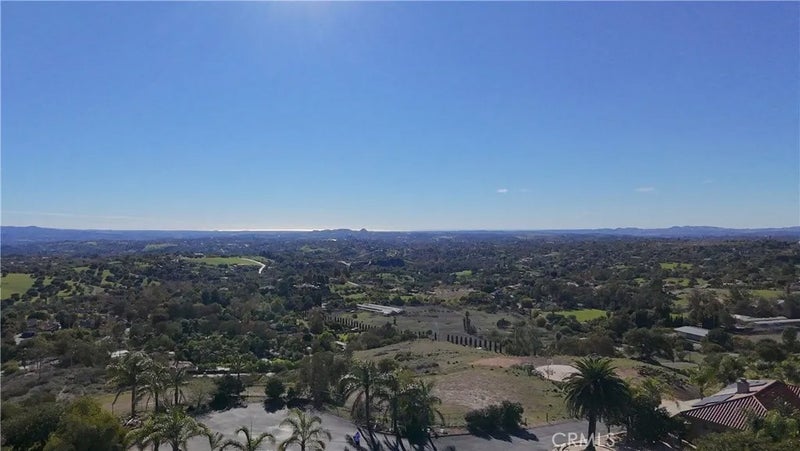 1387 Las Vistas