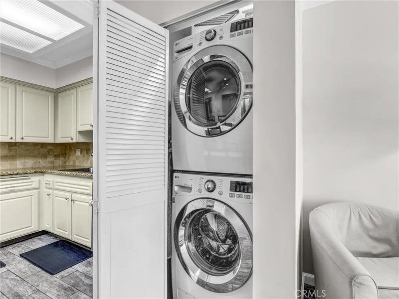 500 Jackson Place 302