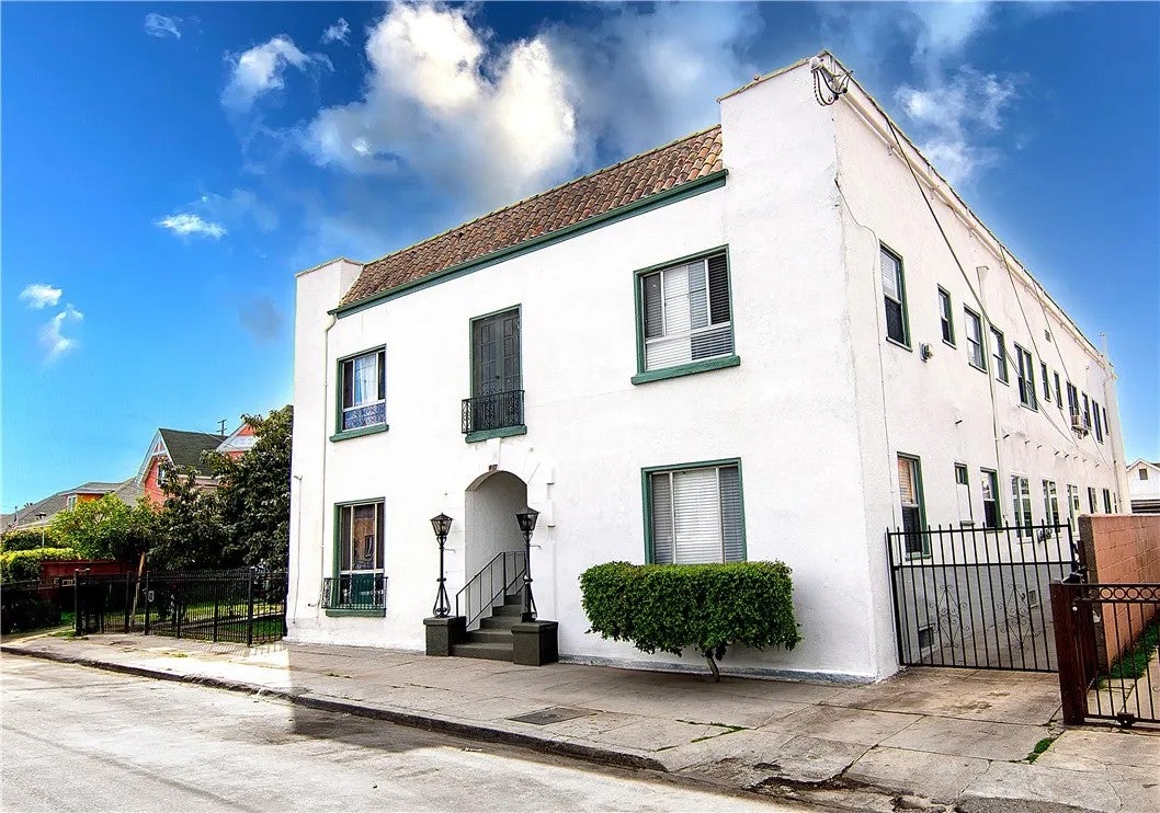 440 E 27th