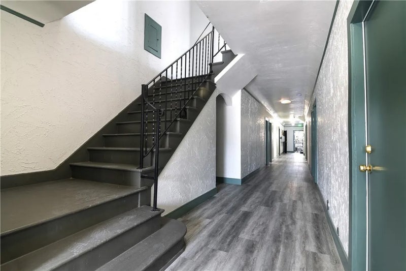 440 E 27th