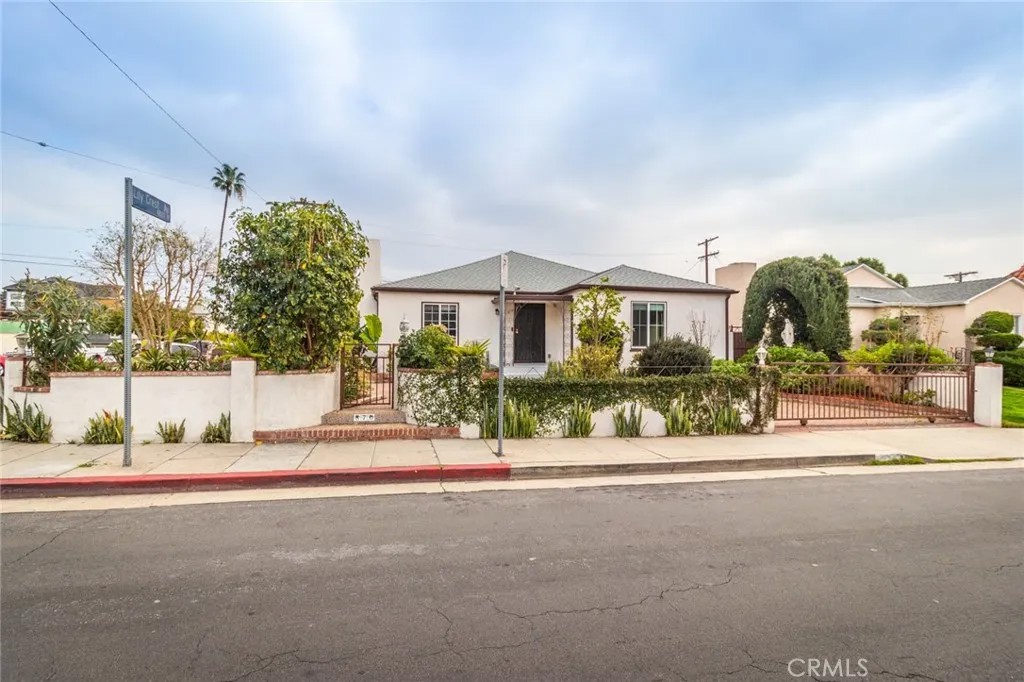 870 N Alexandria Avenue