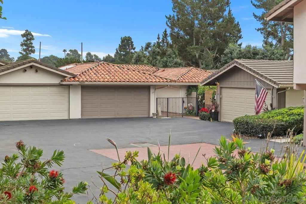 Photo of 115 Vallarta Ct, Solana Beach, CA 92075 (MLS # 260001637)