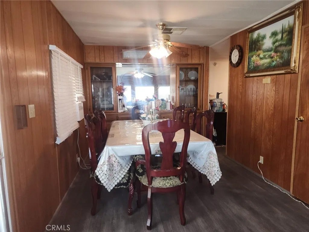 881 N Lake 220