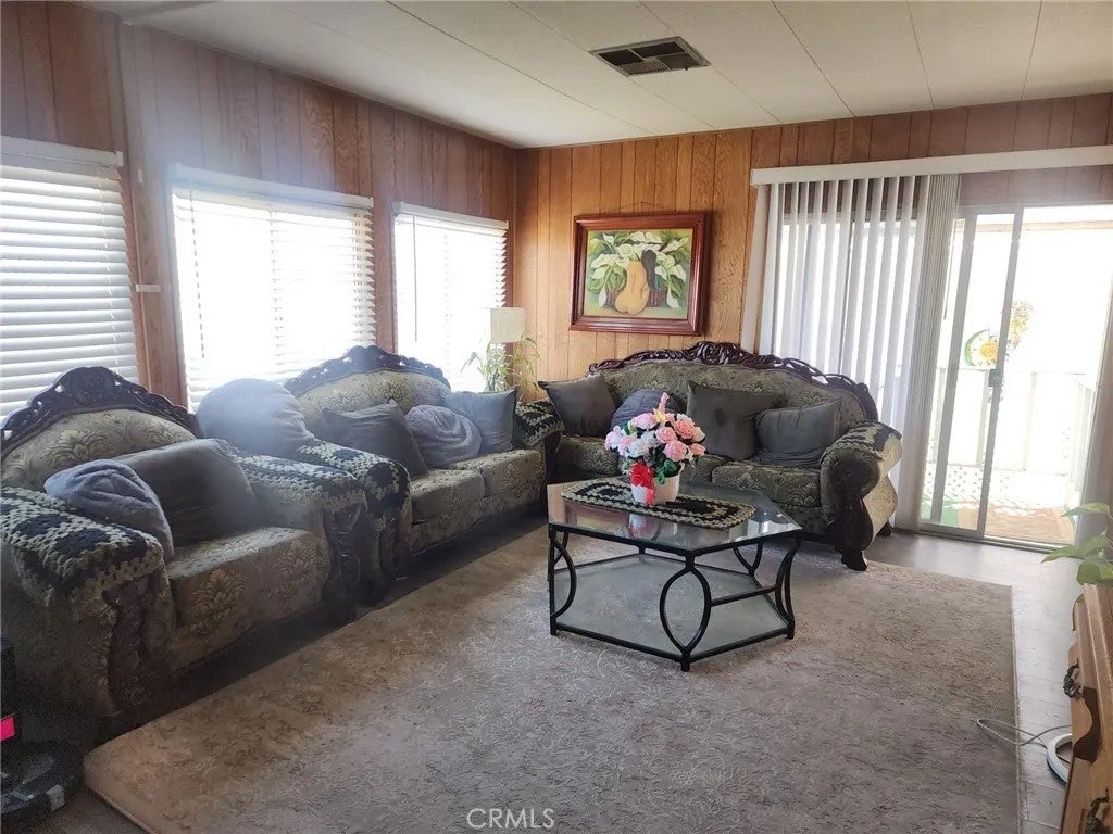 881 N Lake 220