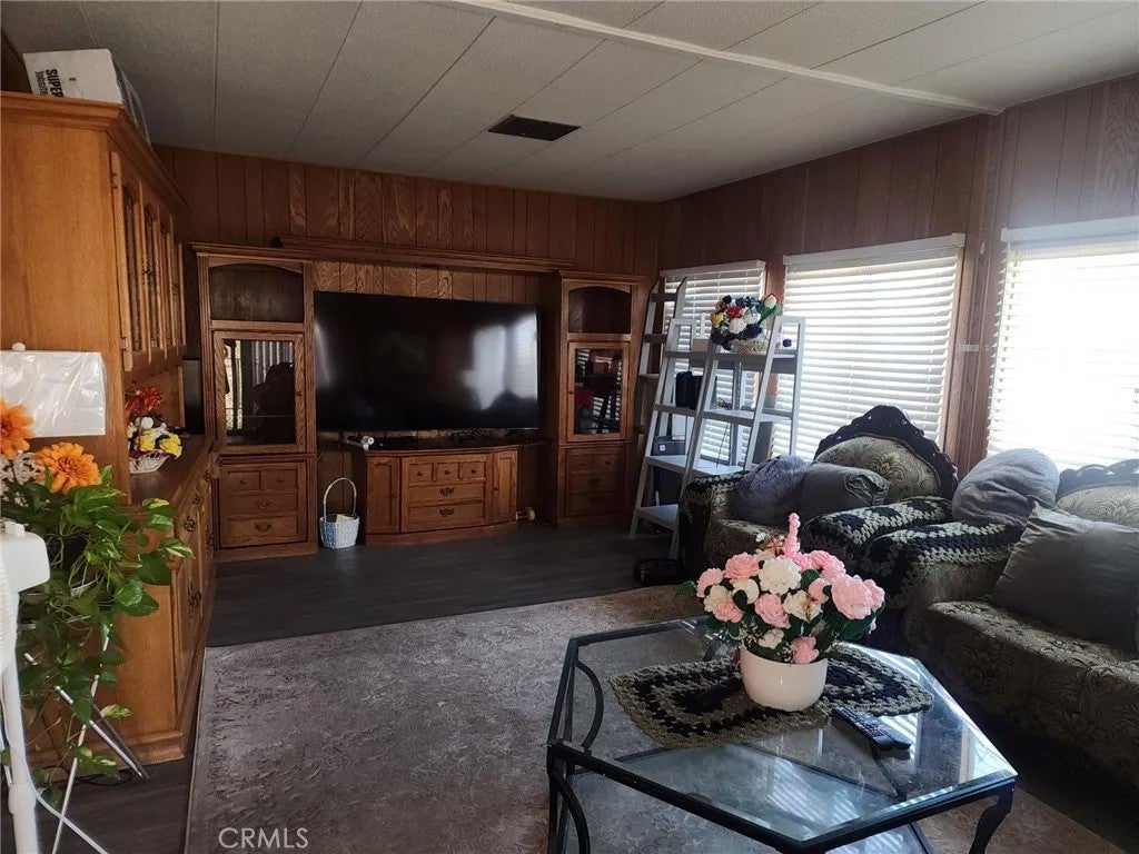 881 N Lake 220