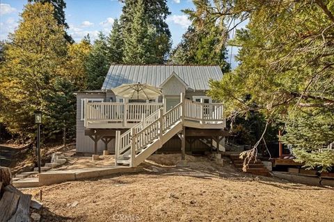 Photo of 25660 Lo Lane, Twin Peaks, CA 92391 (MLS # IG25247056) Photo of 25660 Lo Lane, Twin Peaks, CA 92391 (MLS # IG25247056)