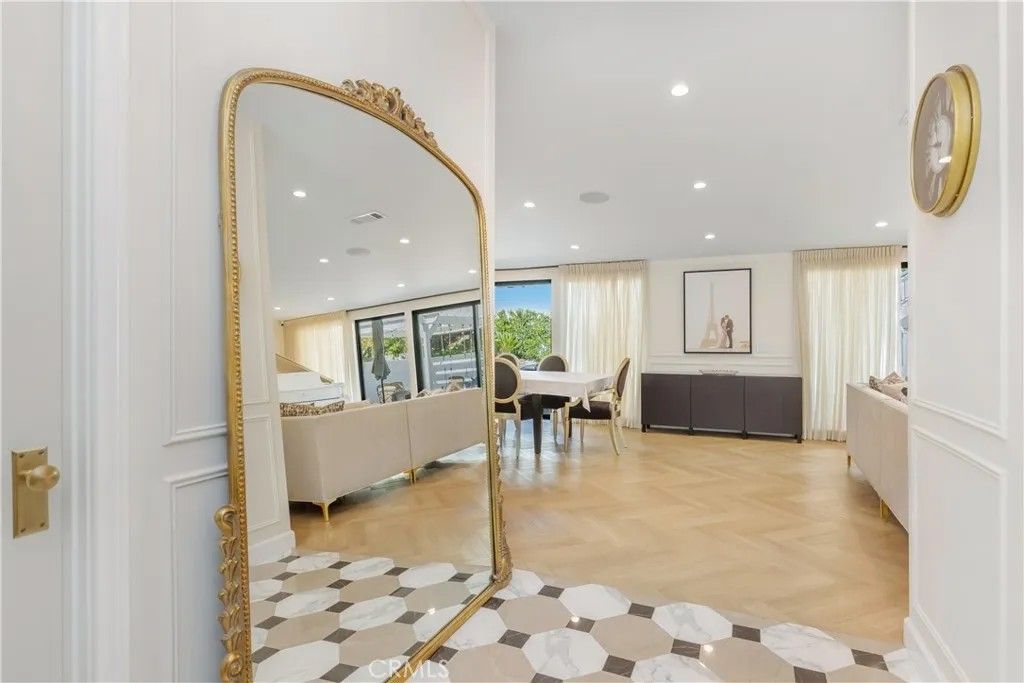 Photo of 3006 Trudi Lane, Burbank, CA 91504 (MLS # GD25272017)