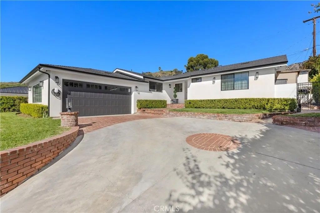 Photo of 3006 Trudi Lane, Burbank, CA 91504 (MLS # GD25272017)