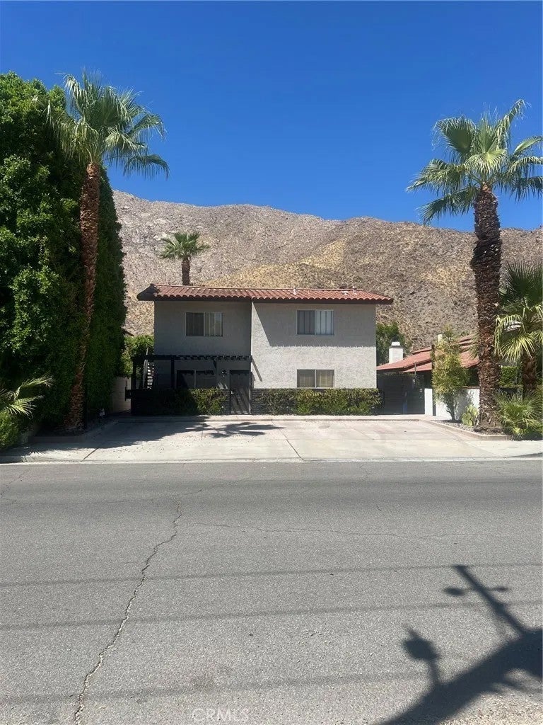 Photo of 225 S Cahuilla Rd, Palm Springs, CA 92262 (MLS # BB26103088)