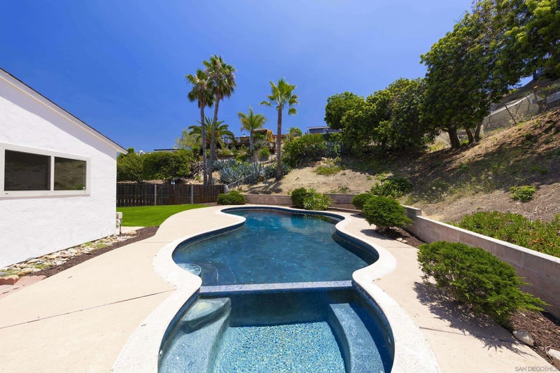 7225 Laura Ct