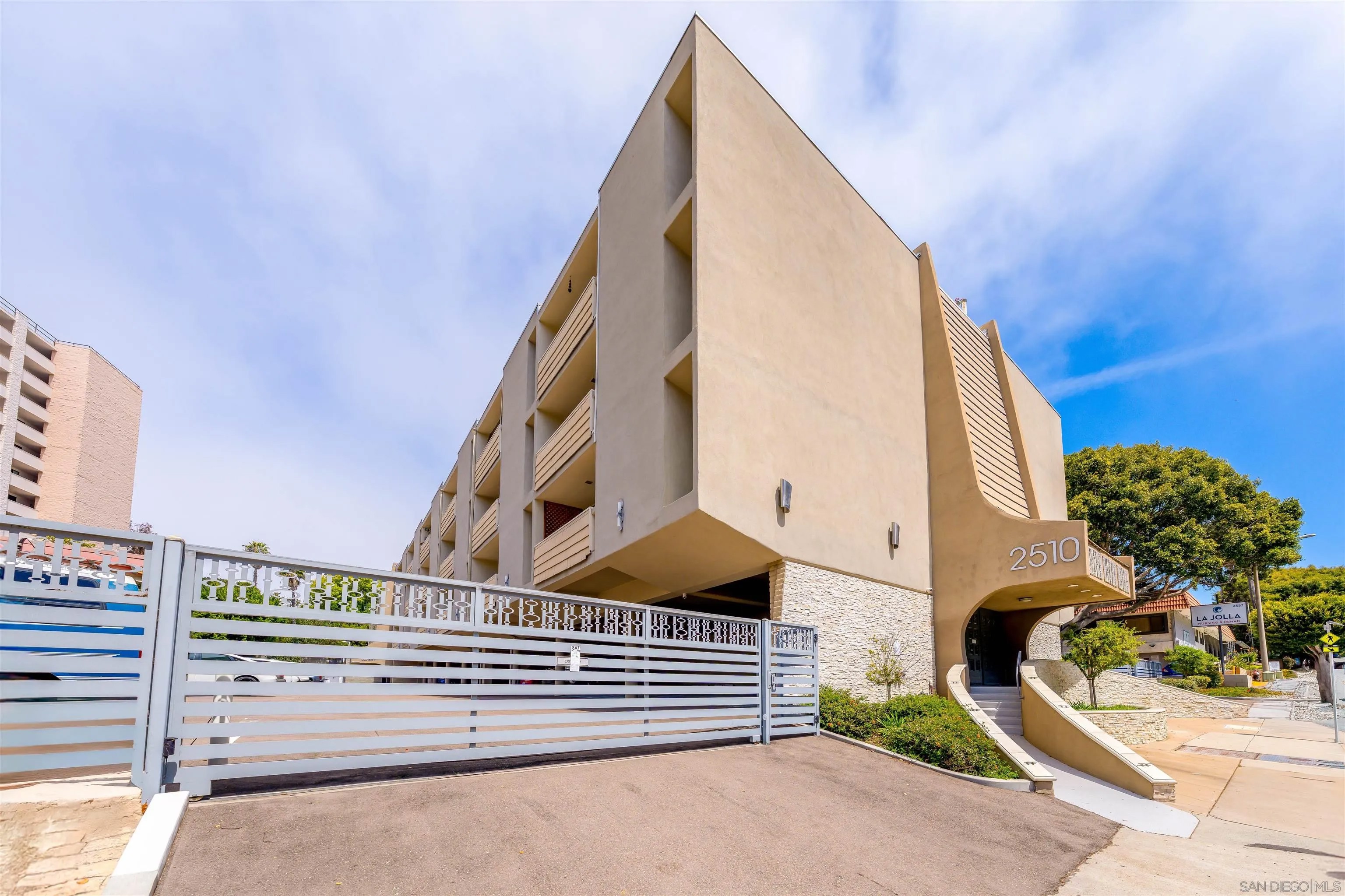 2510 Torrey Pines 212