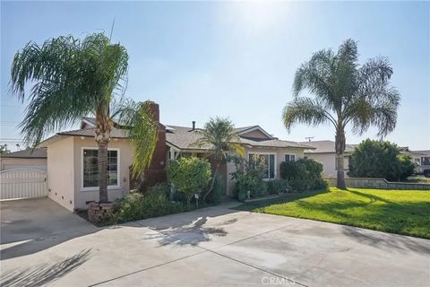 Tiny photo for 945 W Bonnie Brae Ct, Ontario, CA 91762 (MLS # IV25236634)