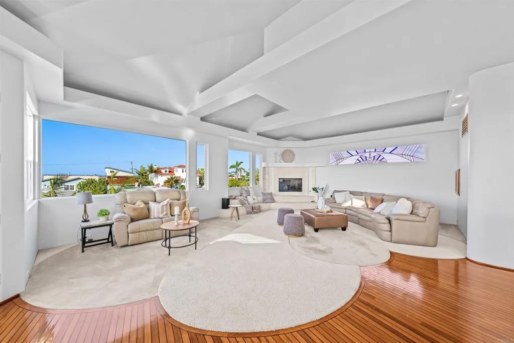 4527 Narragansett Avenue