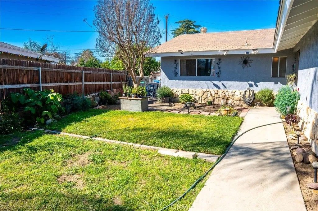 Photo of 26141 Camas Dr, Hemet, CA 92544 (MLS # SW26036252)