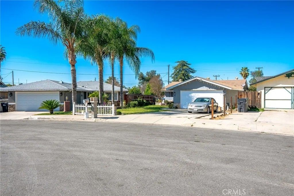 Photo of 26141 Camas Dr, Hemet, CA 92544 (MLS # SW26036252)