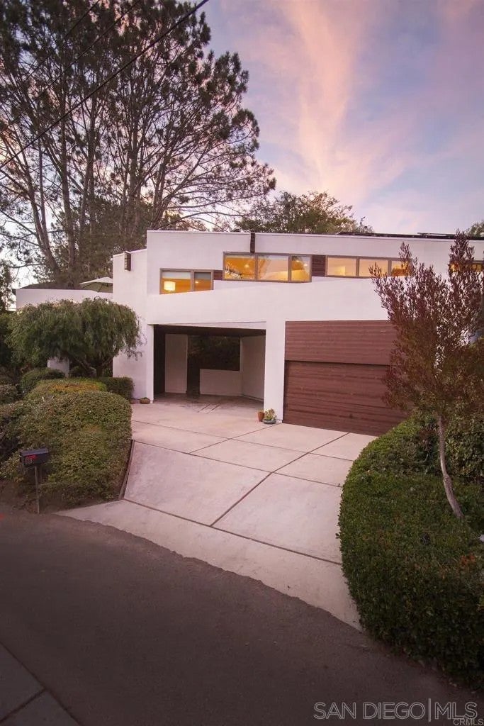 678 Orchid Ln