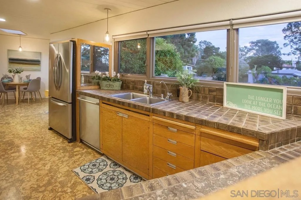 678 Orchid Ln