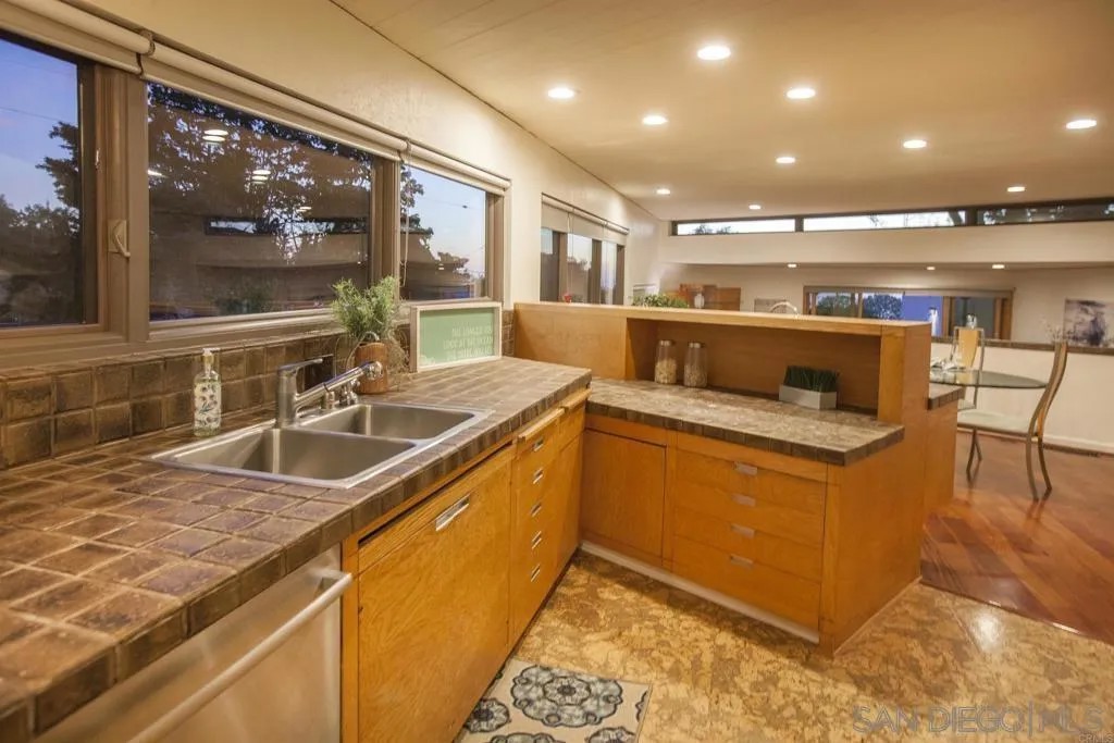 678 Orchid Ln