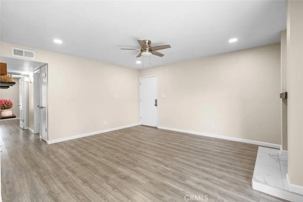 1550 W Ashlan