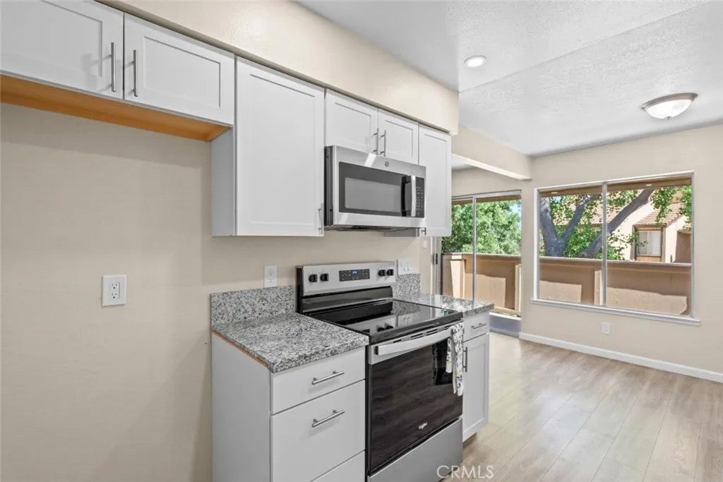 1550 W Ashlan
