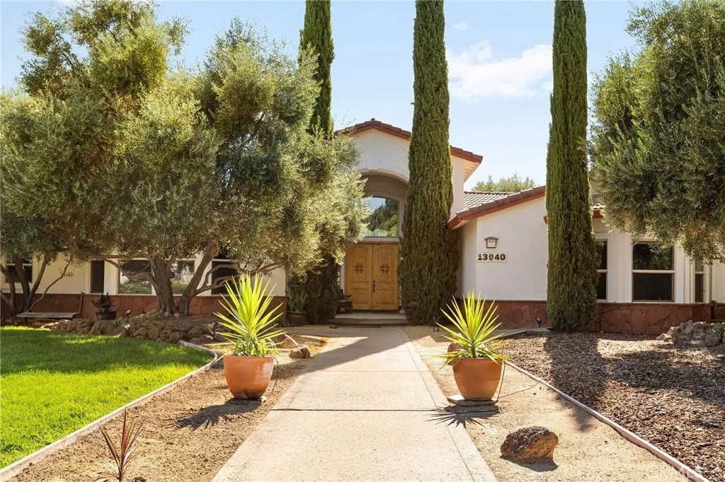 13940 Lindbergh Circle
