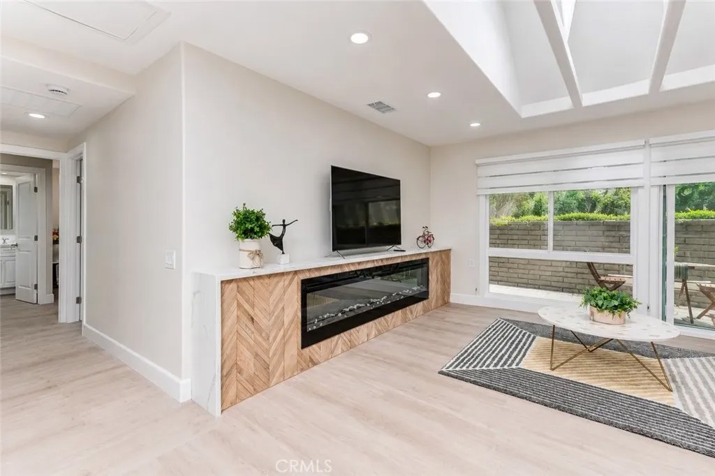 3279 San Amadeo P