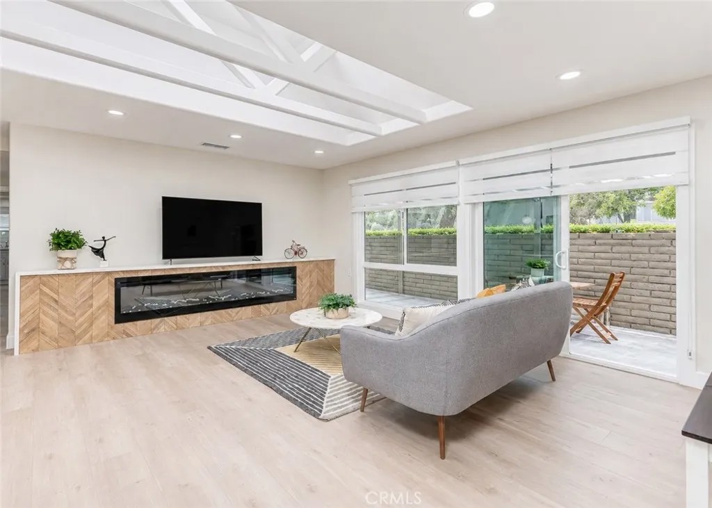 3279 San Amadeo P