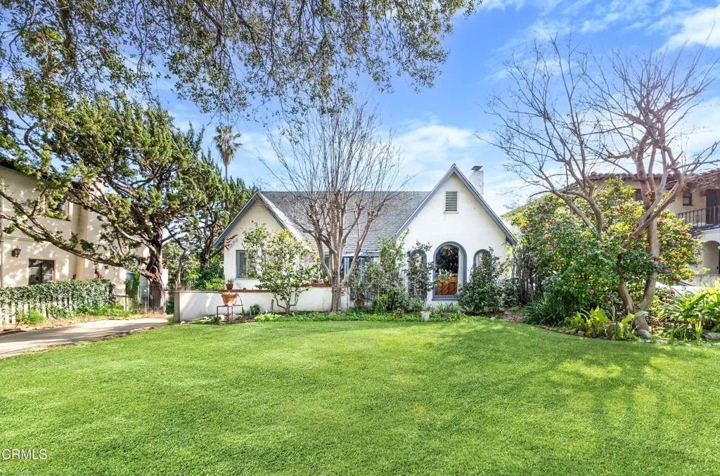 Photo of 2270 E Orange Grove Boulevard, Pasadena, CA 91104 (MLS # P1-26365)