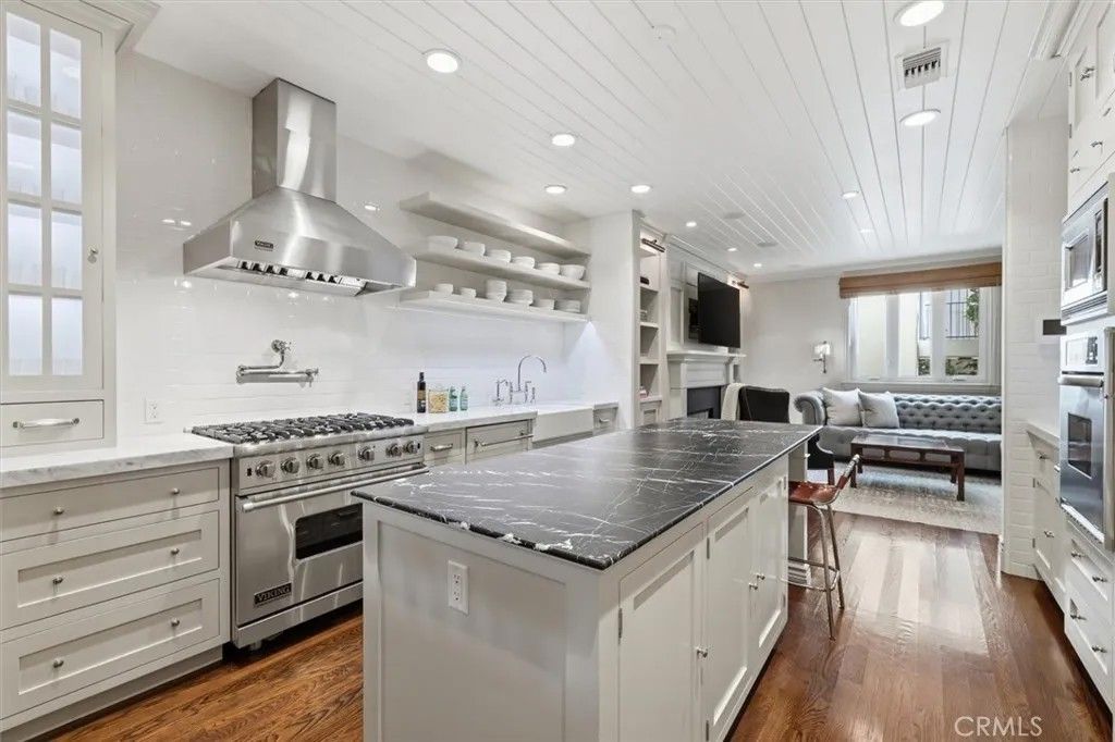 Photo of 15500 W Sunset Boulevard #202, Pacific Palisades, CA 90272 (MLS # SB26062833)