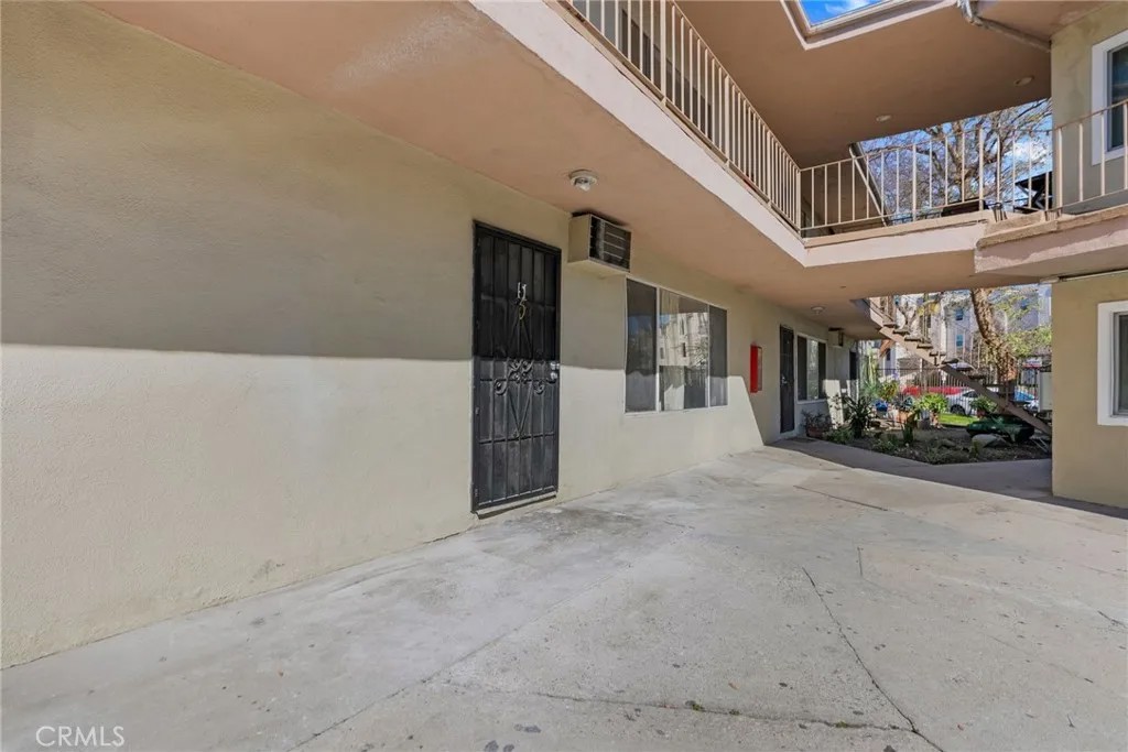 8649 Sunland Boulevard 5