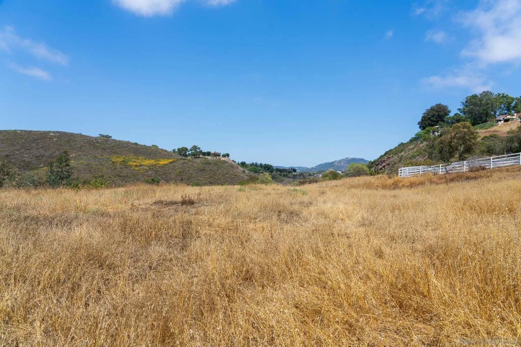 Photo of 18096 Loma Alegre, Rancho Santa Fe, CA 92067 (MLS # 260008892)