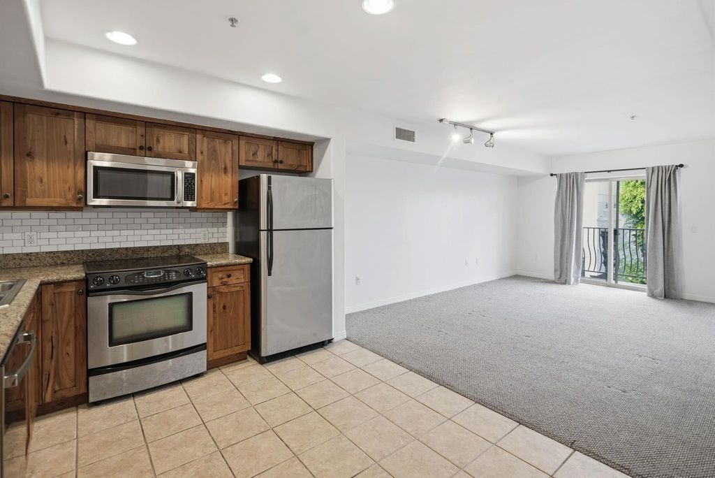 Photo of 801 W W Hawthorn St #203, San Diego, CA 92101 (MLS # 250046224)