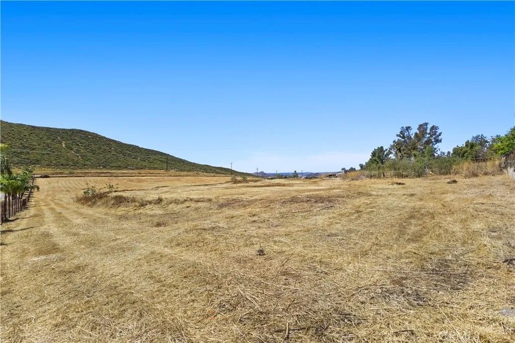 Photo of 31750 KELLER Road, Winchester, CA 92596 (MLS # SW26092688)
