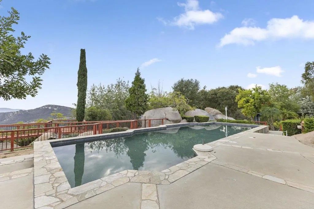 Photo of 28720 Sandhurst Way, Escondido, CA 92026 (MLS # NDP2600489)