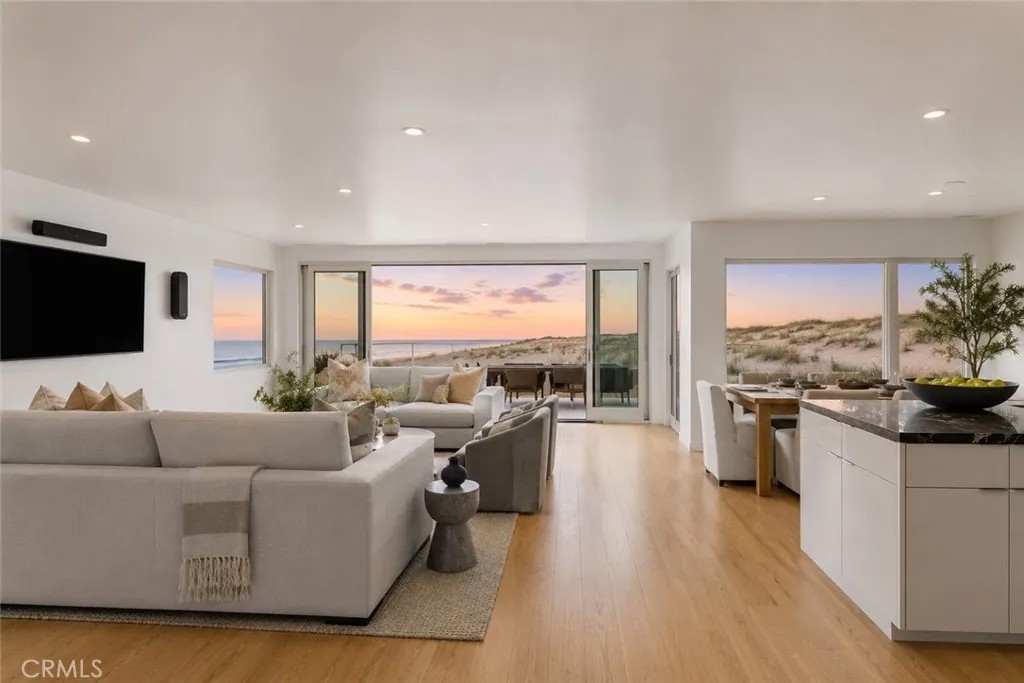 1554 E Oceanfront