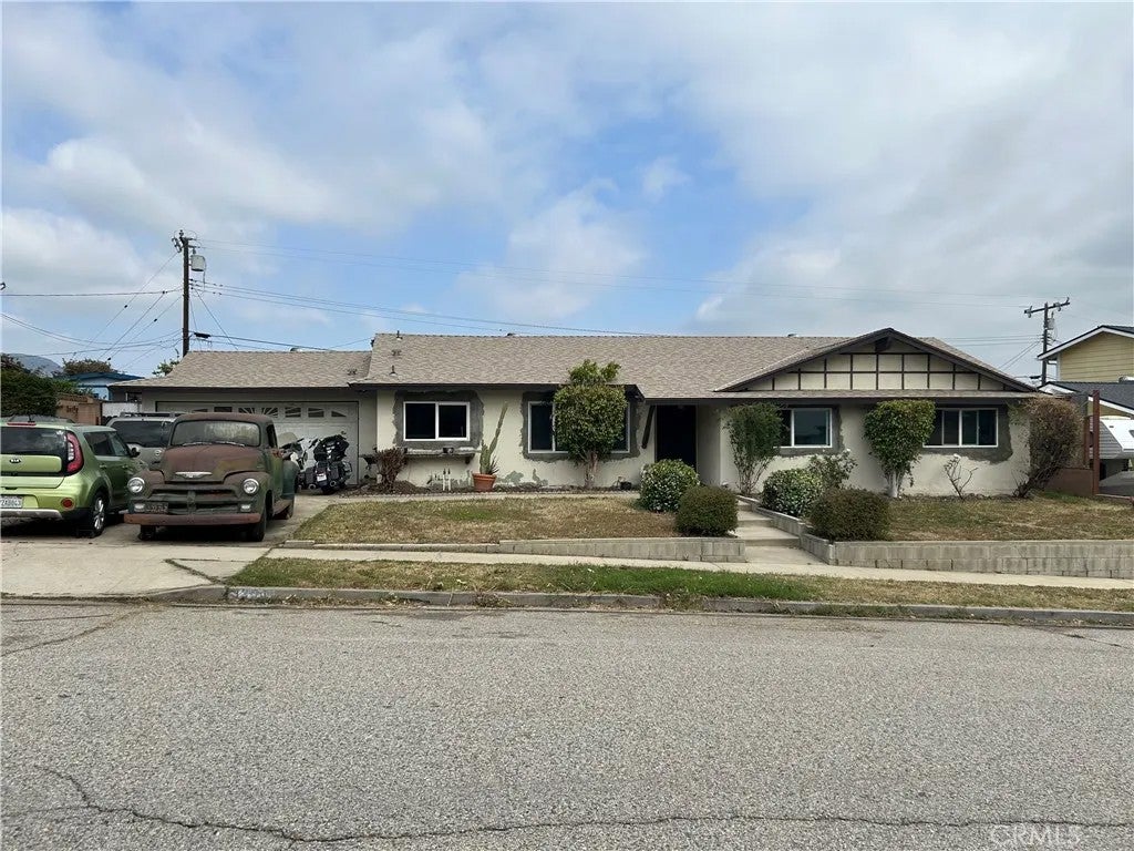 Photo of 3364 Greenville Avenue, Simi Valley, CA 93063 (MLS # CV26117071)