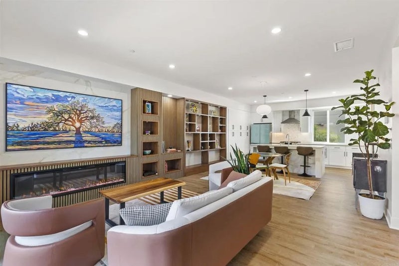 1045 32nd Street 2
